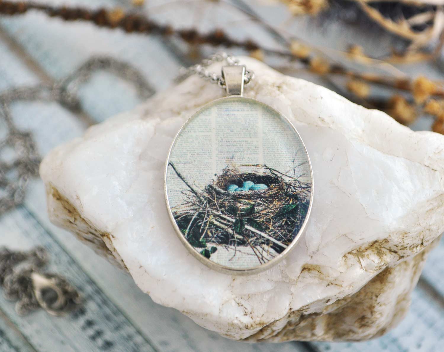 Гнездо - большой винтажный кулон на длинной цепочке