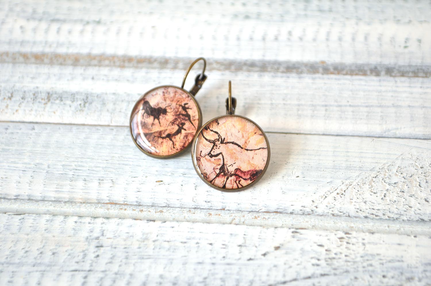 Бык и лучники - серьги в латунной оправе