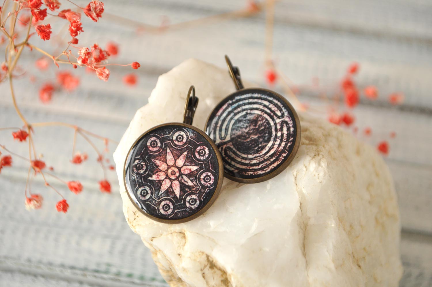 Асимметрия орнамент - серьги в латунной оправе