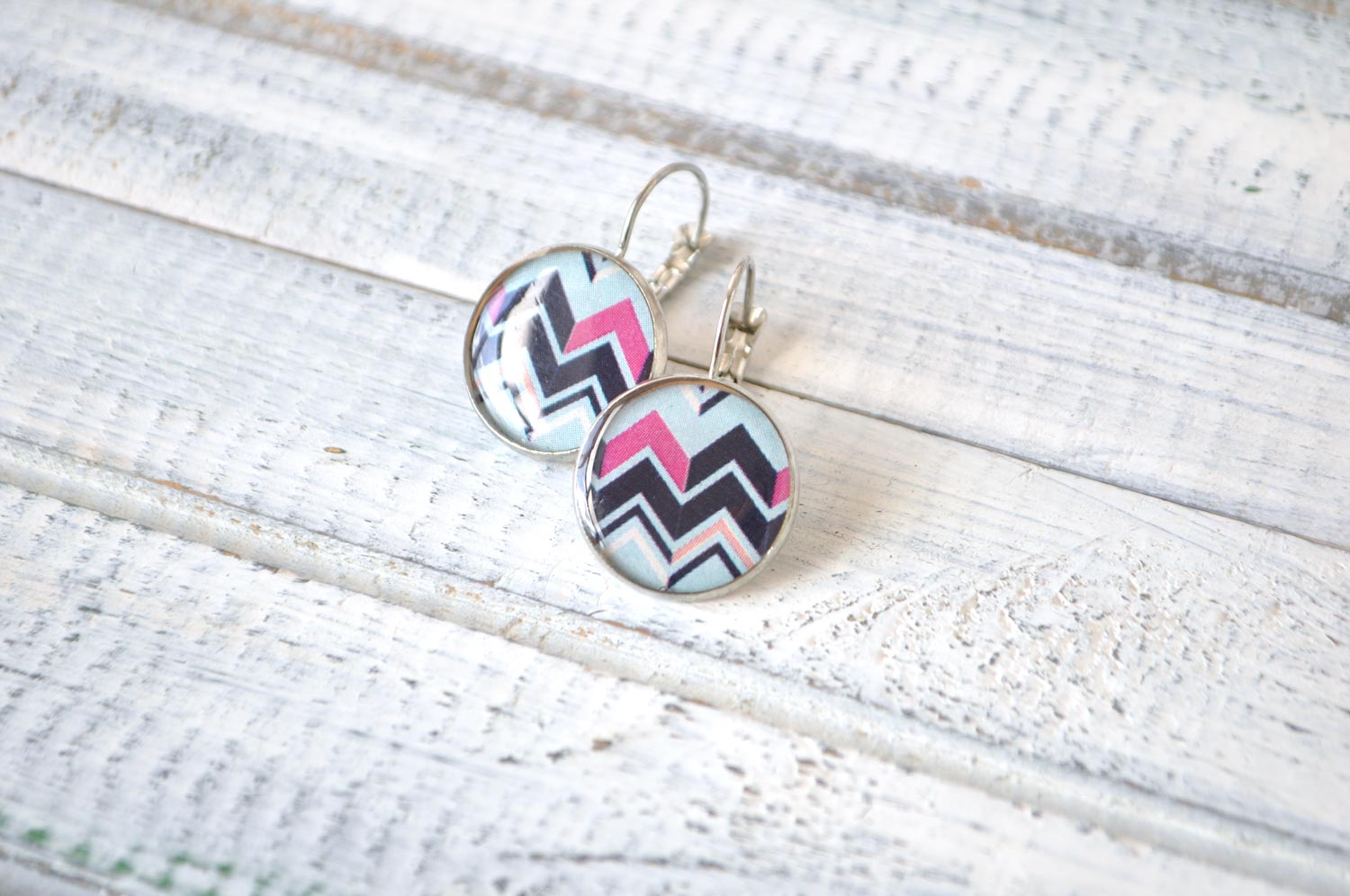 Зигзаг - серьги в металлической оправе