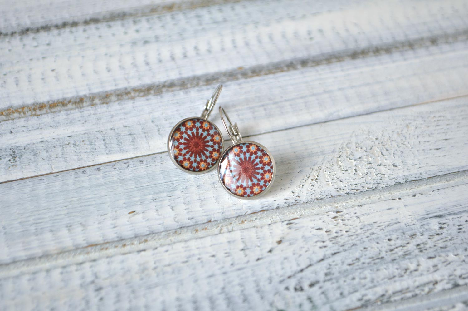 Марракеш красный  с голубым фоном - серьги в металлической оправе