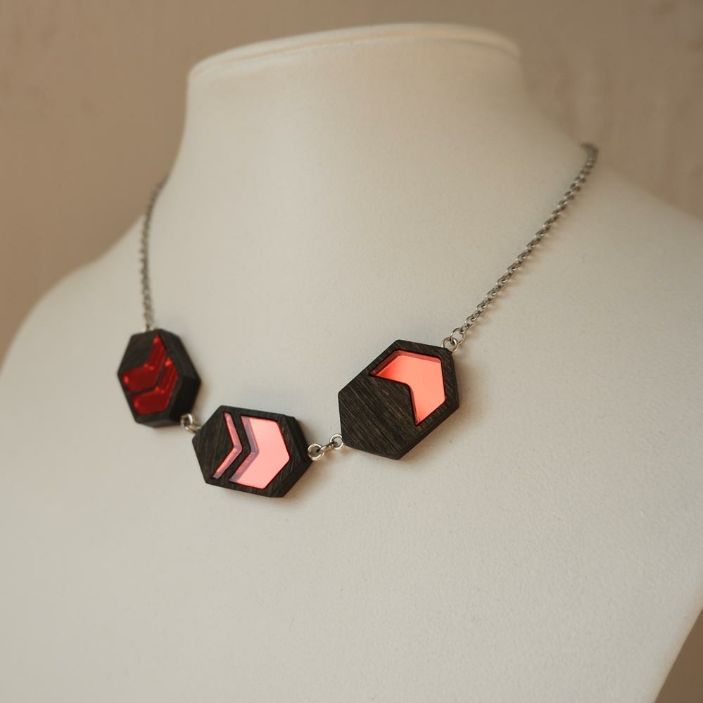 Красные стрелки - ожерелье