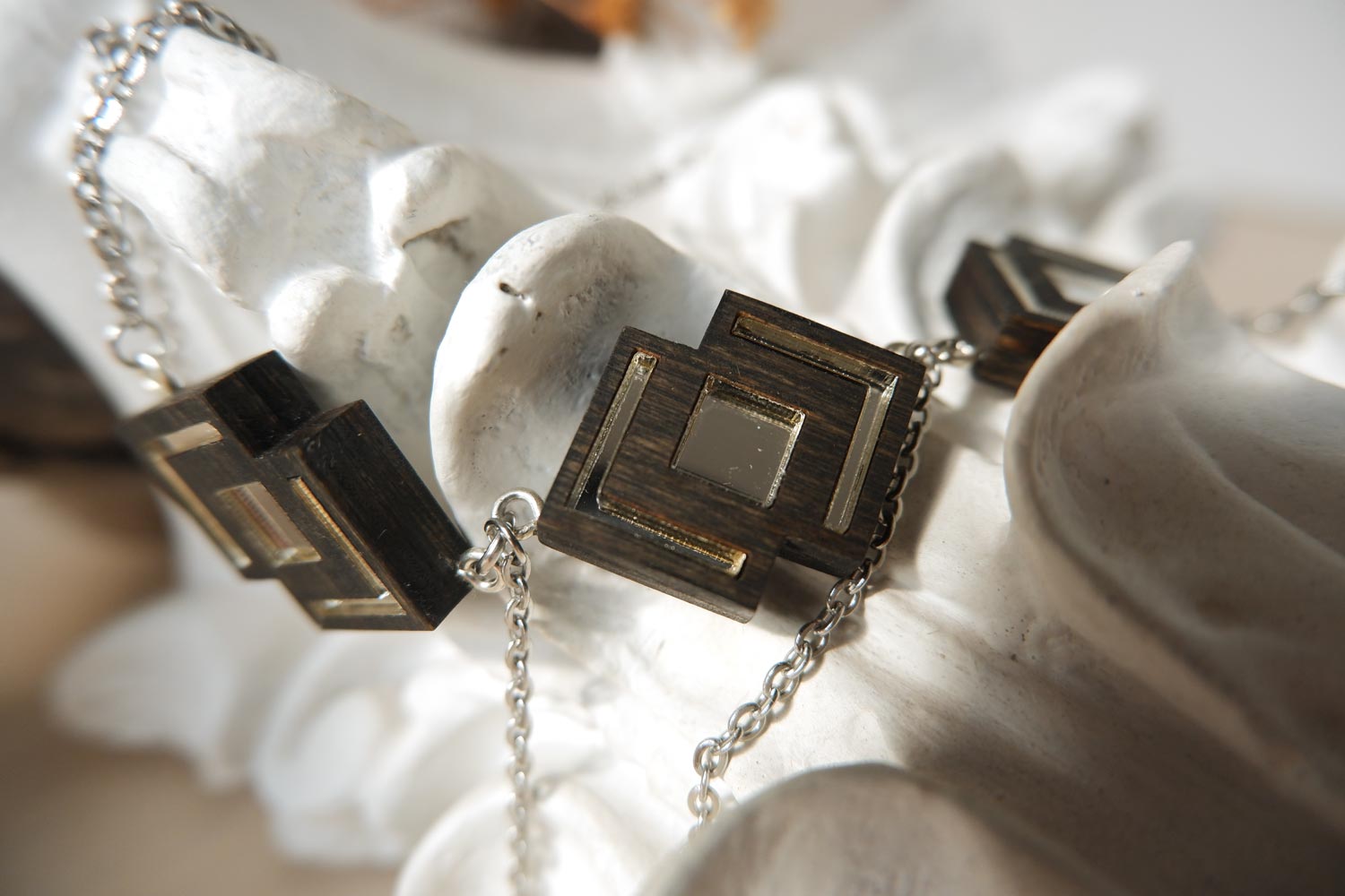 Ромб с стрелочками - ожерелье