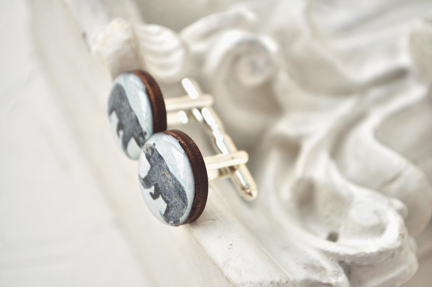 Медведи бурые - деревянные запонки