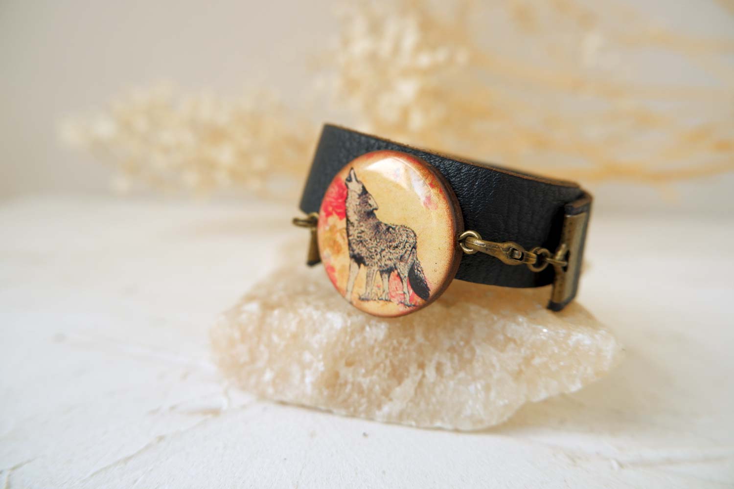 Воющий волк - браслет в два оборота на толстом ремешке