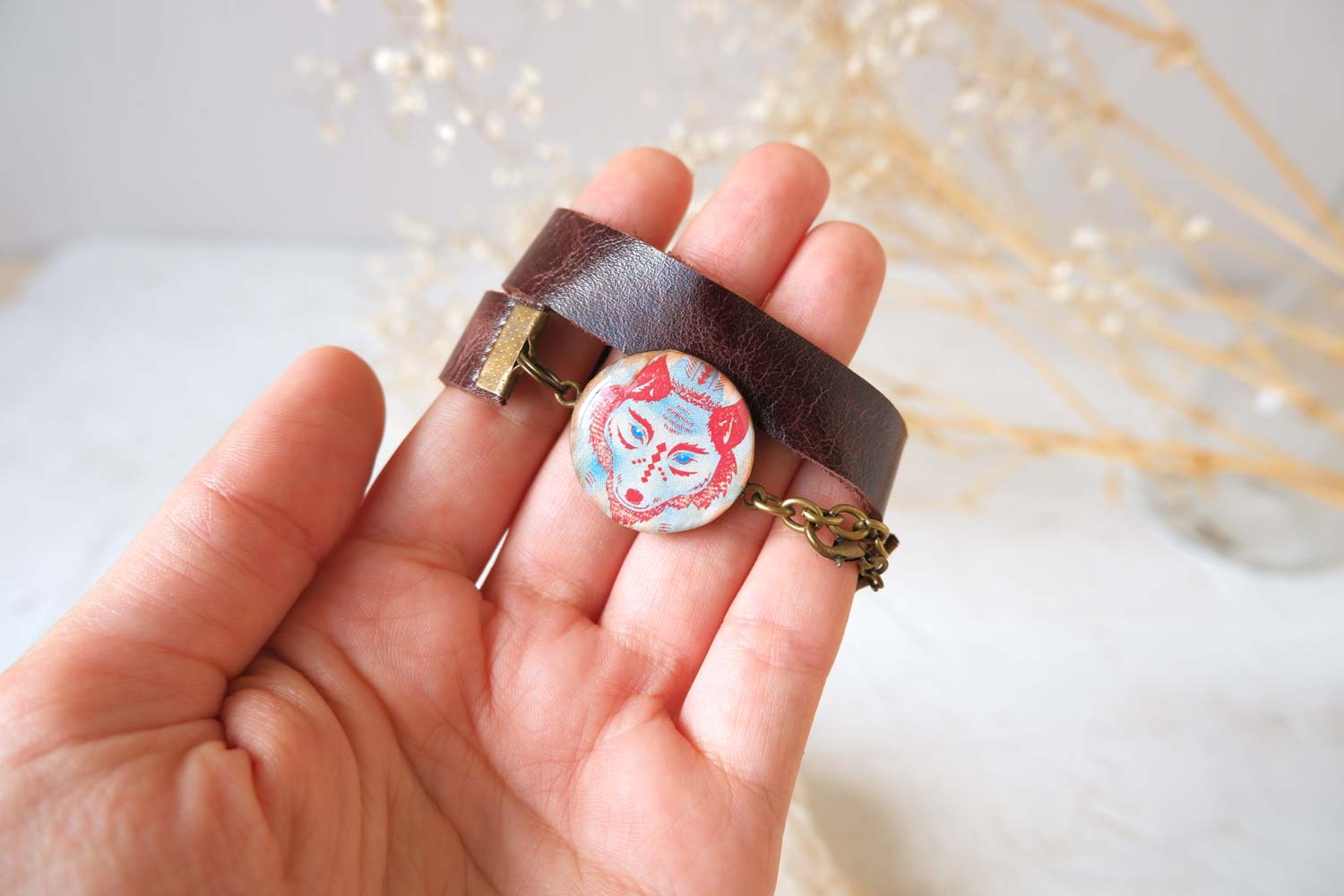 Волк шаман - браслет в два оборота на среднем ремешке