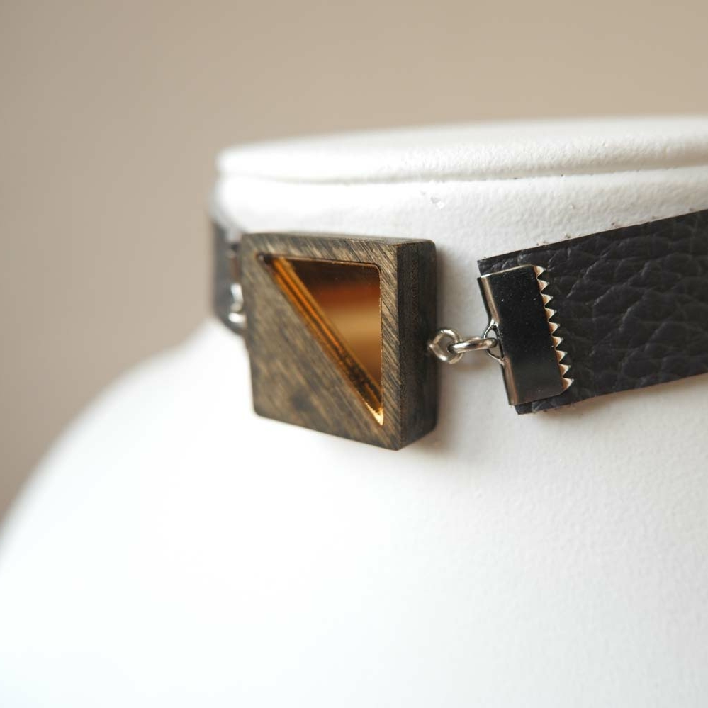 Квадрат с золотым - кожаный чекер