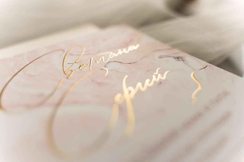 Розовый мрамор