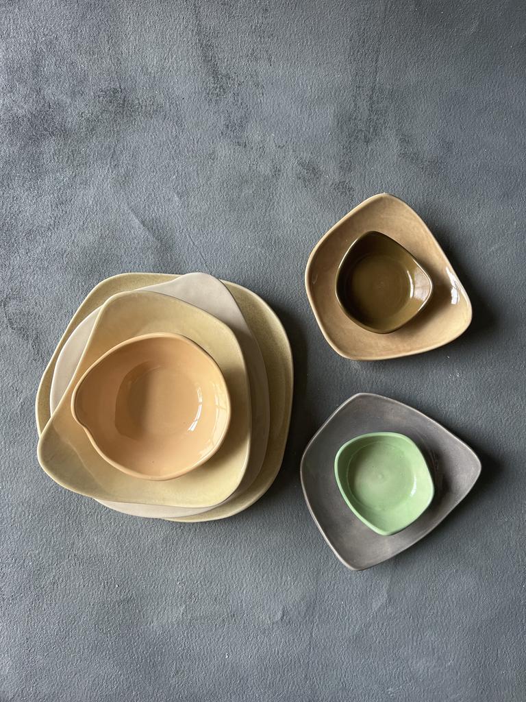 Вариант набора #5 (2 плоских, 2 углубленных, 2 блюдца, 2 соусника)