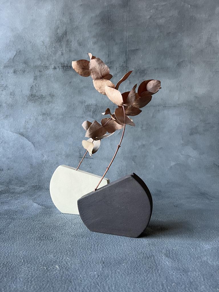 Пара ваз для аромапалочек