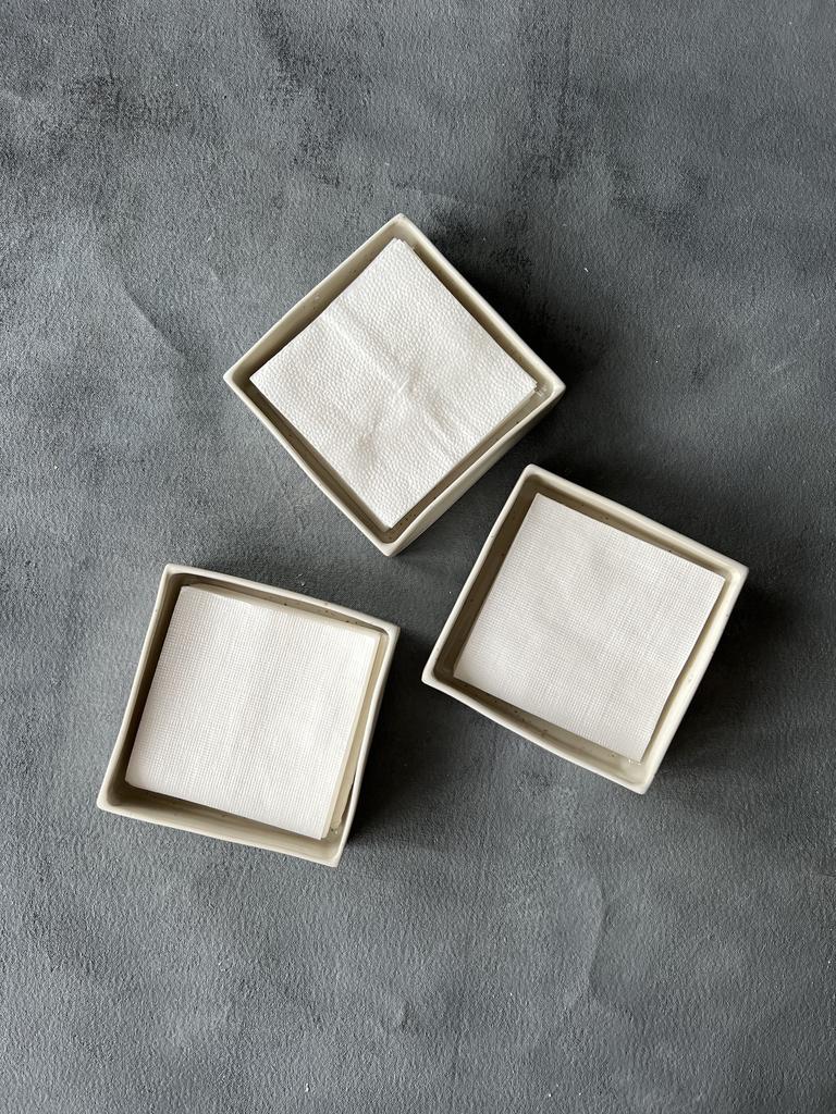 Салфетница квадратная