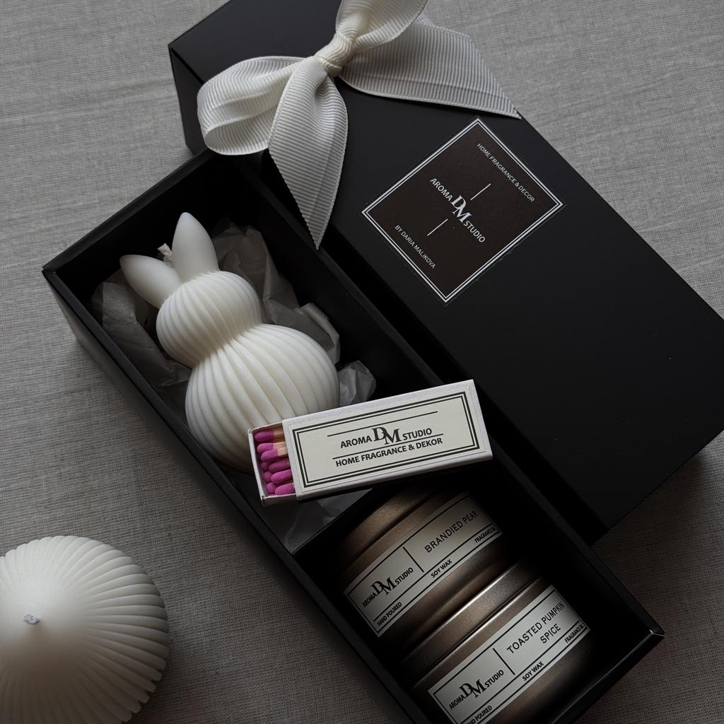 Подарочный бокс " 2 свечи по 50мл + свеча кролик"