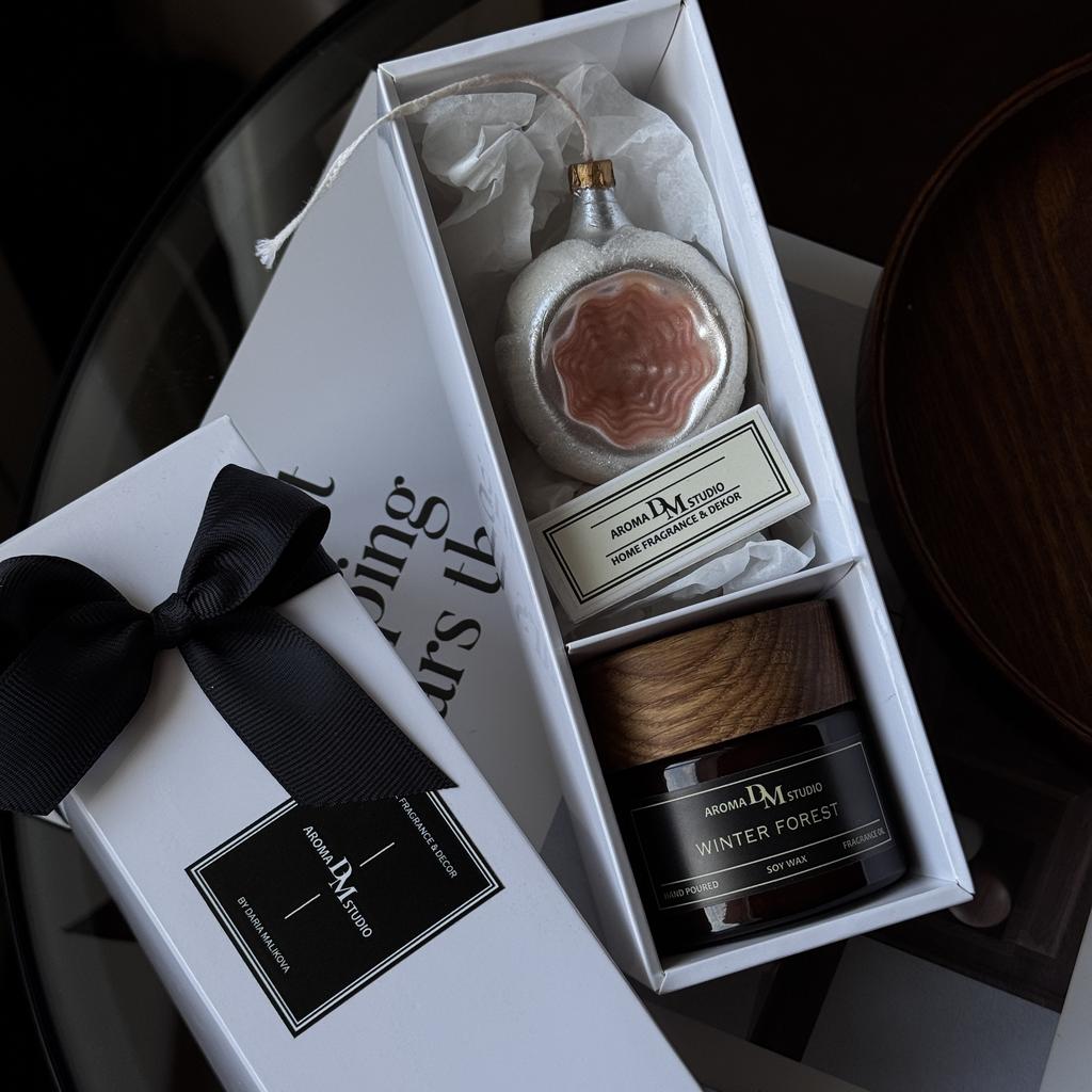 Новогодний подарочный бокс "аромасвеча 100мл + интерьерная свеча - Советская ёлочная игрушка"