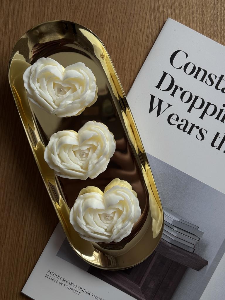 Интерьерная свеча - сердце в виде цветочка