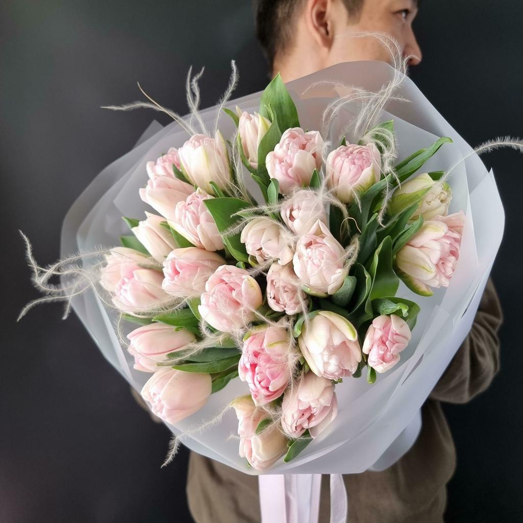 РОЗОВЫЕ ТЮЛЬПАНЫ СО СТИФОЙ