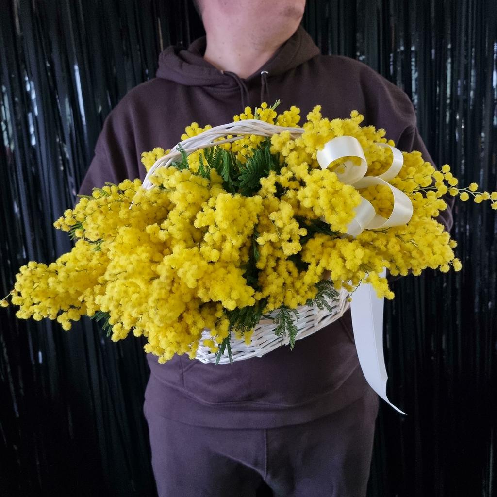 КОРЗИНА С МИМОЗОЙ