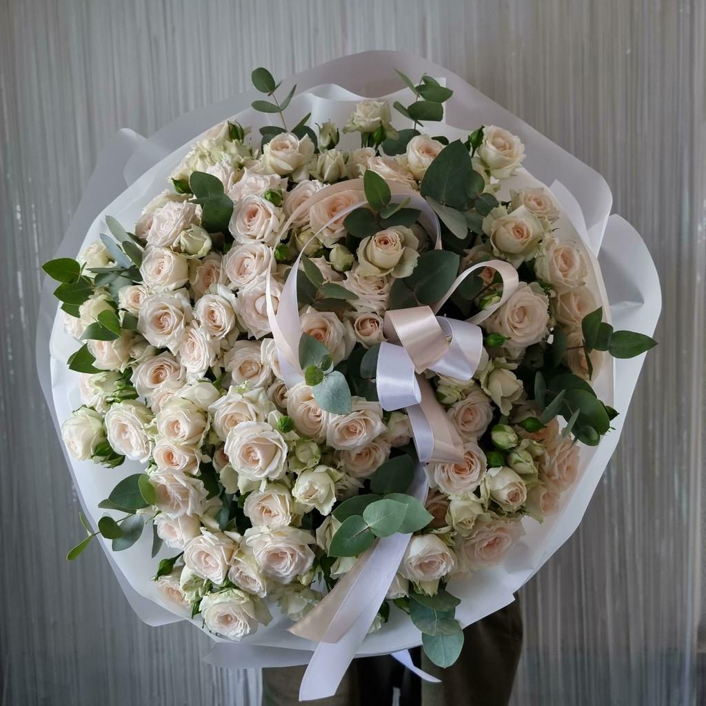 РОЗА КУСТОВАЯ АНГЕЛИНА С ЭВКАЛИПТОМ