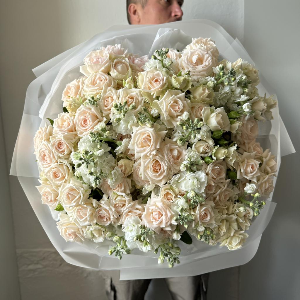 ДУЭТ РОЗА КУСТОВАЯ И МАТТИОЛА