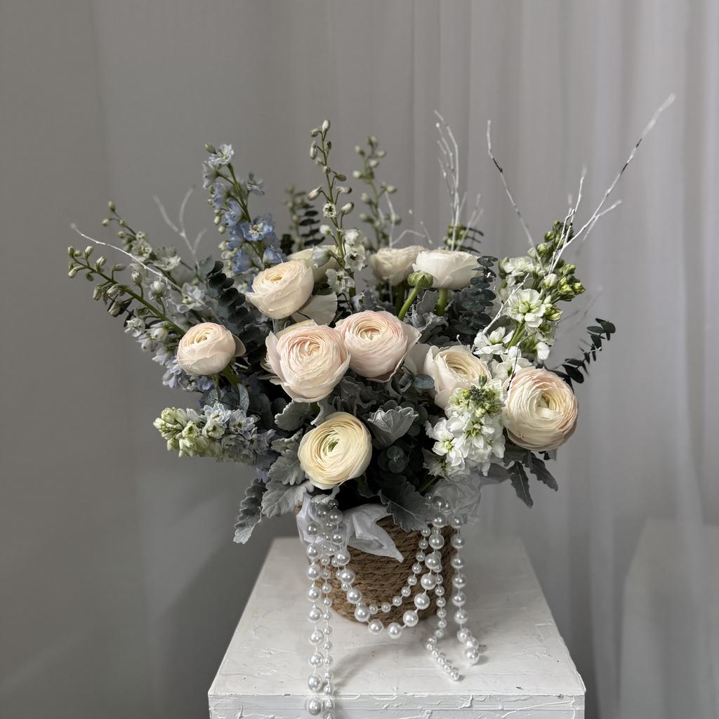 корзина 029 дельфиниум и ранкулюс