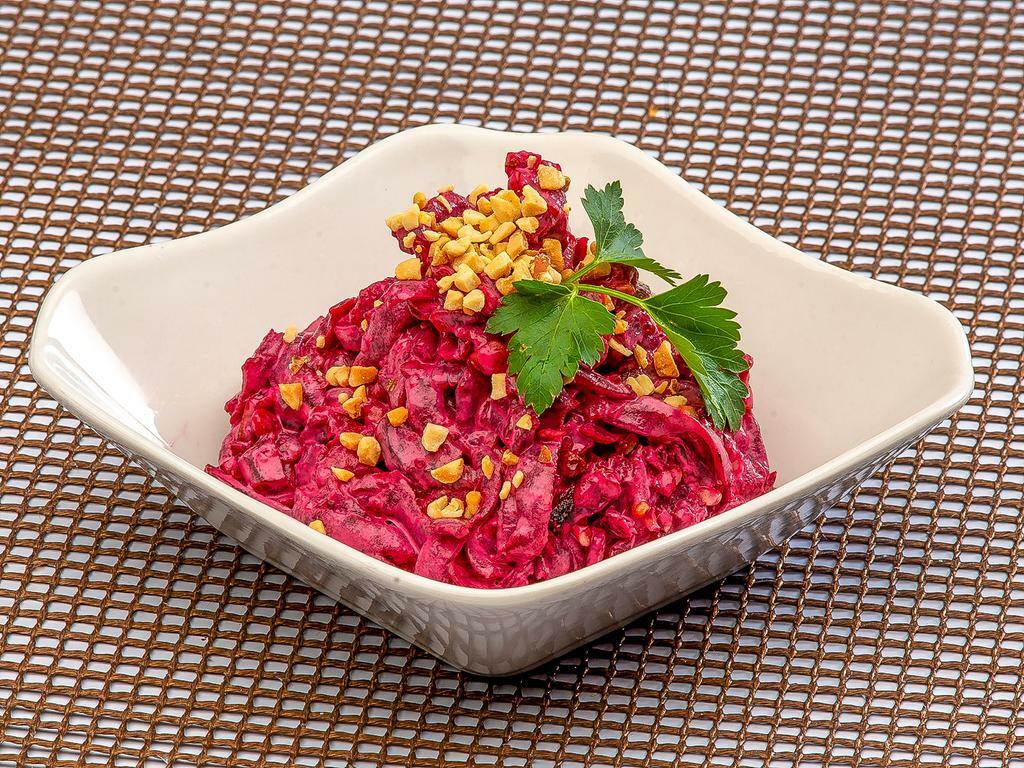 Салат из свеклы с изюмом