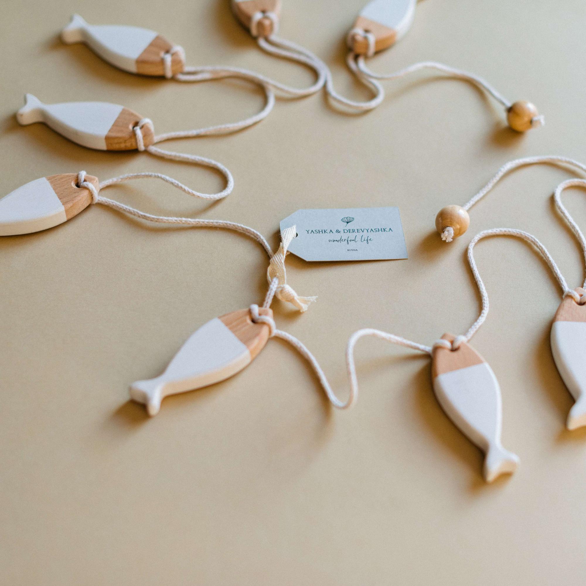 Деревянная гирлянда Yashka & Derevyashka