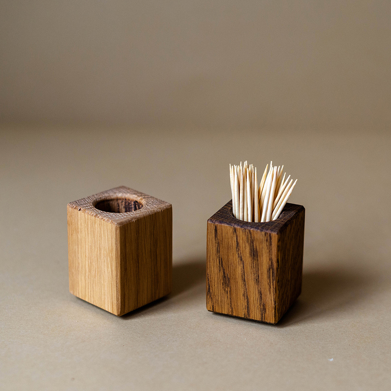 Подставка под зубочистки (дуб)