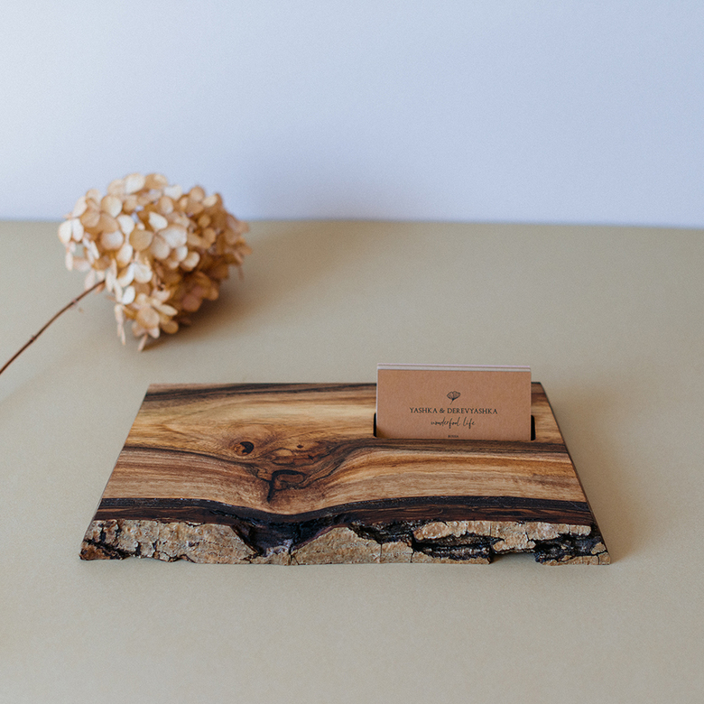 Подставка под визитки (орех)