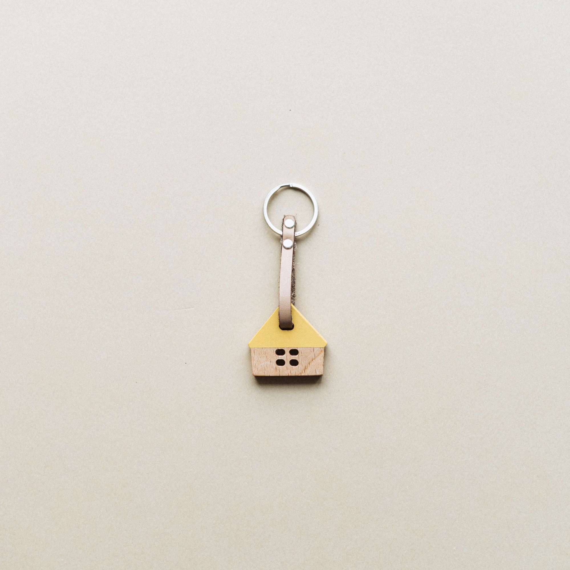 Деревянный брелок для ключей «Дом низкий» от Yashka & Derevyashka