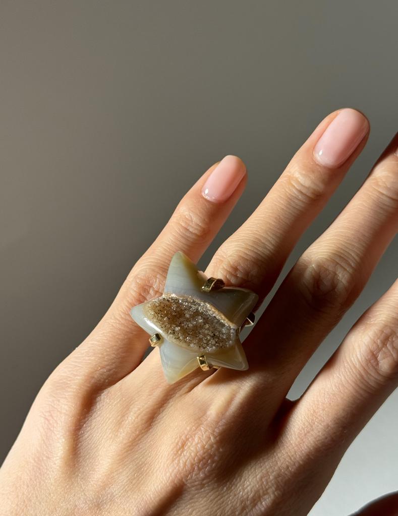 Кольцо с агатом в форме звезды