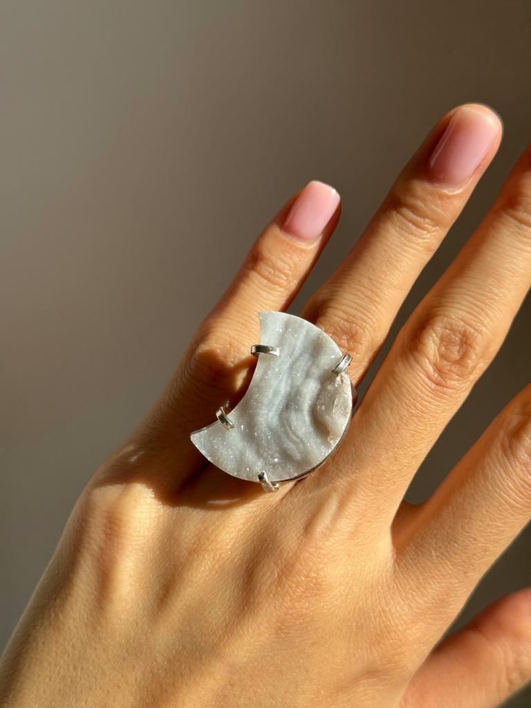 Кольцо с натечным халцедоном
