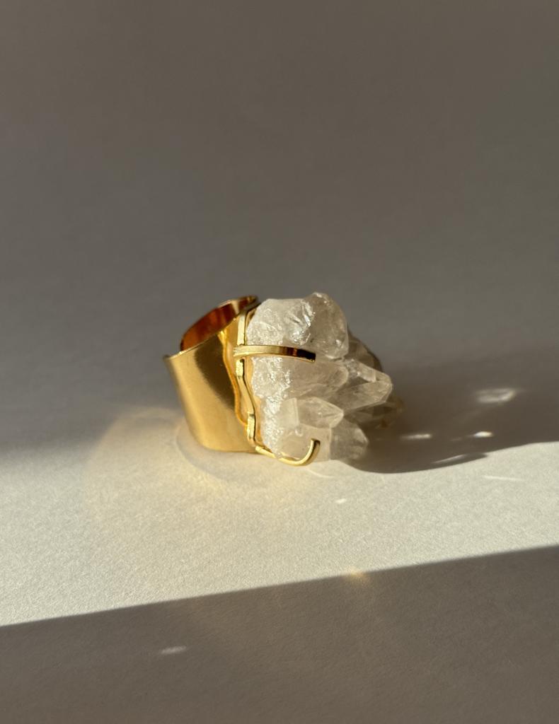 Кольцо кафф с горным хрусталем