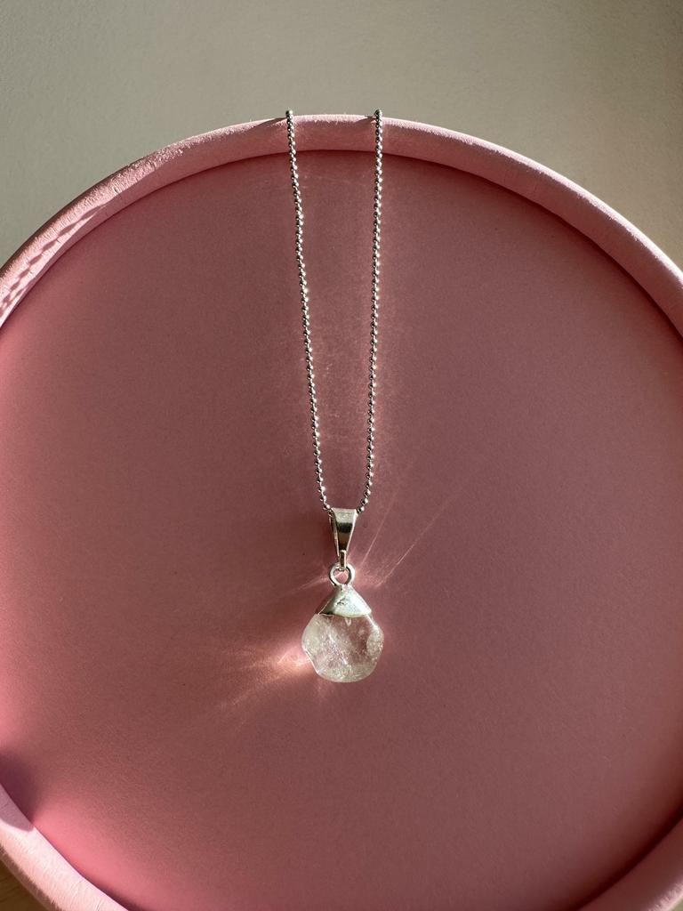 Подвеска с горным хрусталем в обрамлении серебра