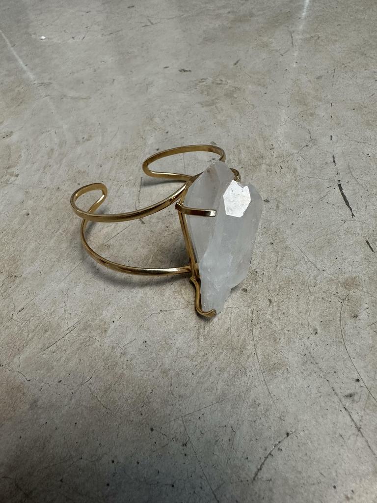 Браслет с крупным горным хрусталем