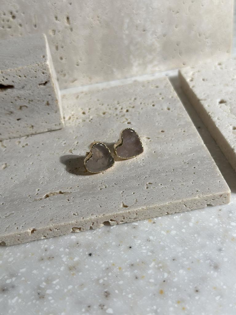 Серьги с розовым кварцем в обрамлении золота 24к