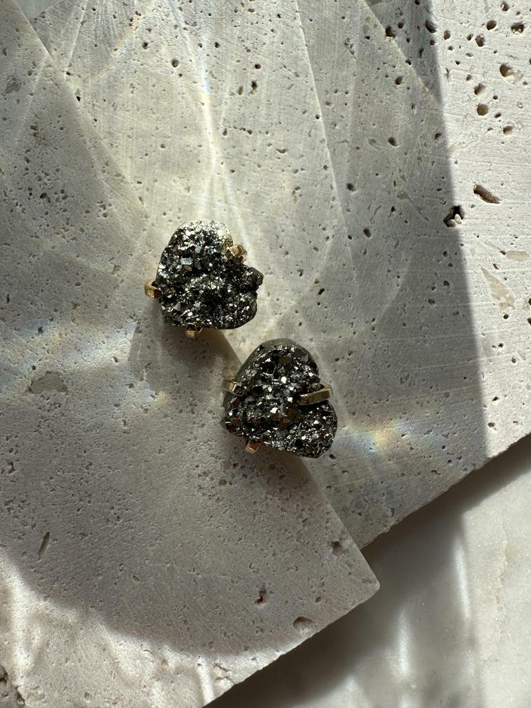 Серьги с пиритом в форме сердца