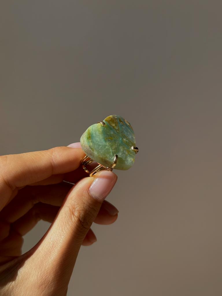 Кольцо с крупной хризоколлой в форме сердца