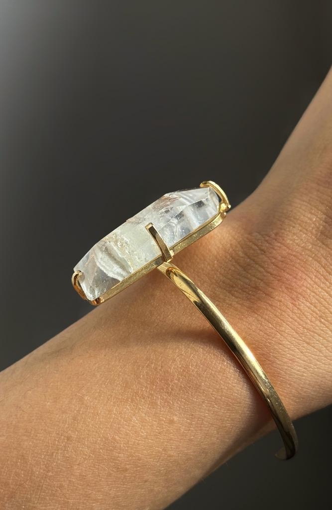 Браслет с крупным шлифованным фантомным кварцем