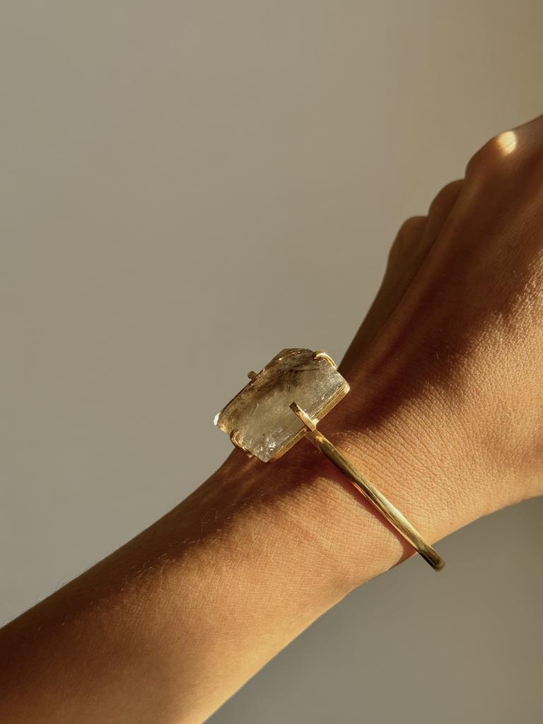 Браслет с крупным шлифованным фантомным кварцем