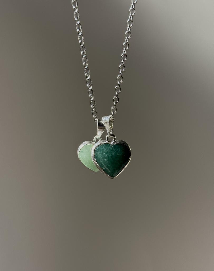 Подвеска с зеленым кварцем в форме сердца в обрамлении серебра