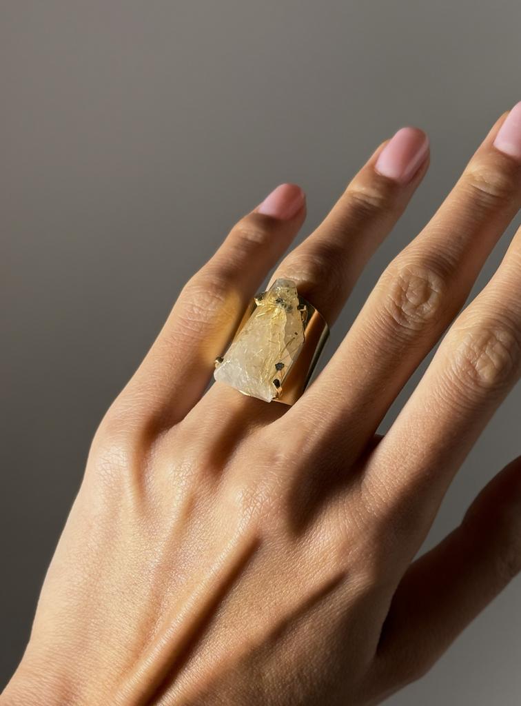 Кольцо кафф с рутиловым кварцем