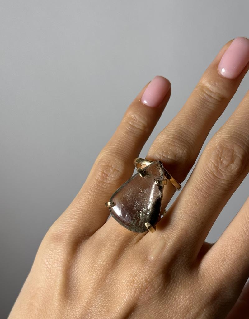 Кольцо с фантомным кварцем