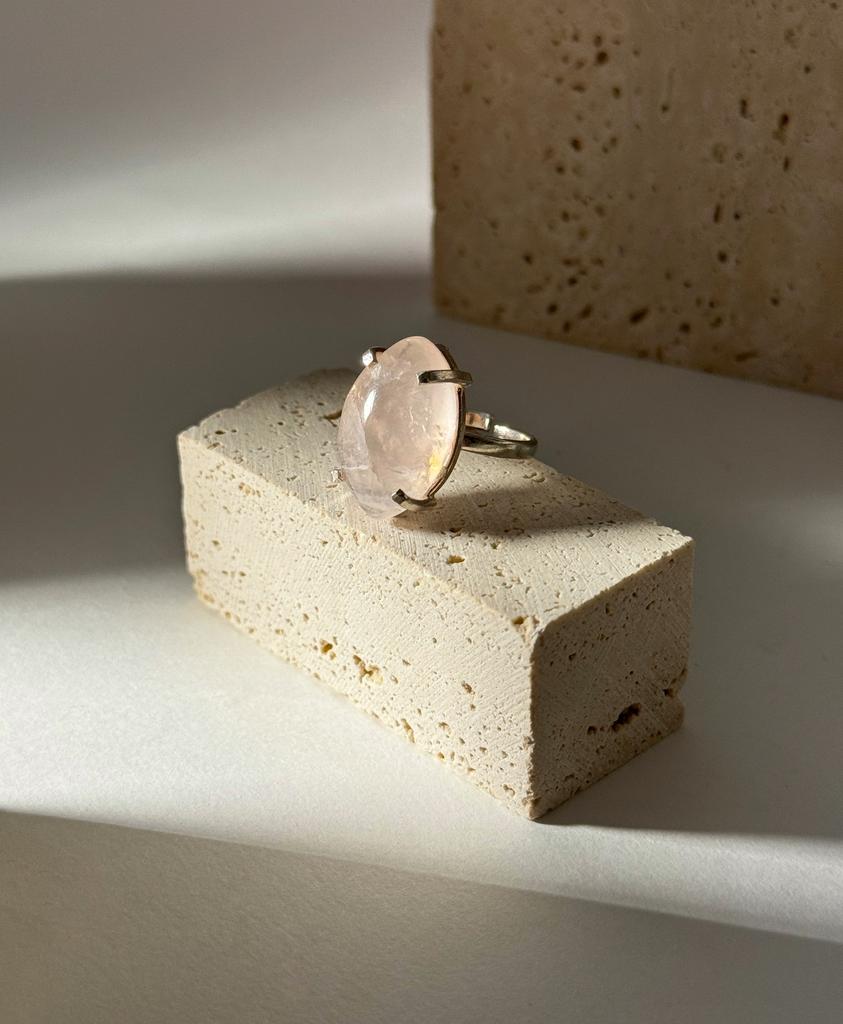 Кольцо с розовым кварцем  16 - 18 размер