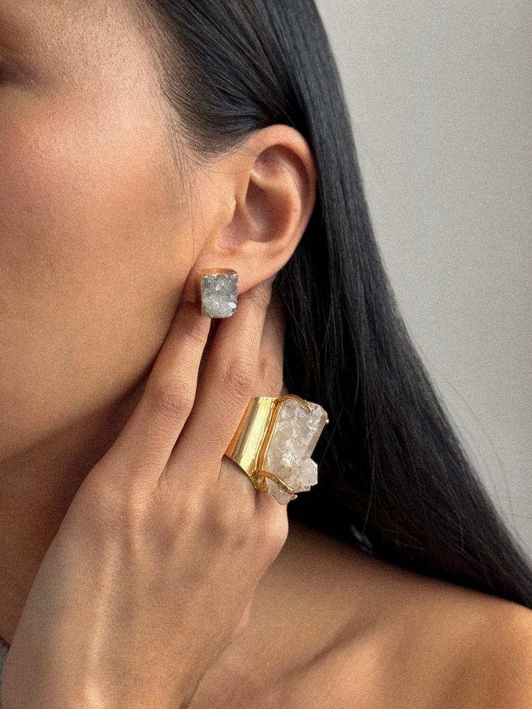 Серьги с горным хрусталем в обрамлении золота 24к