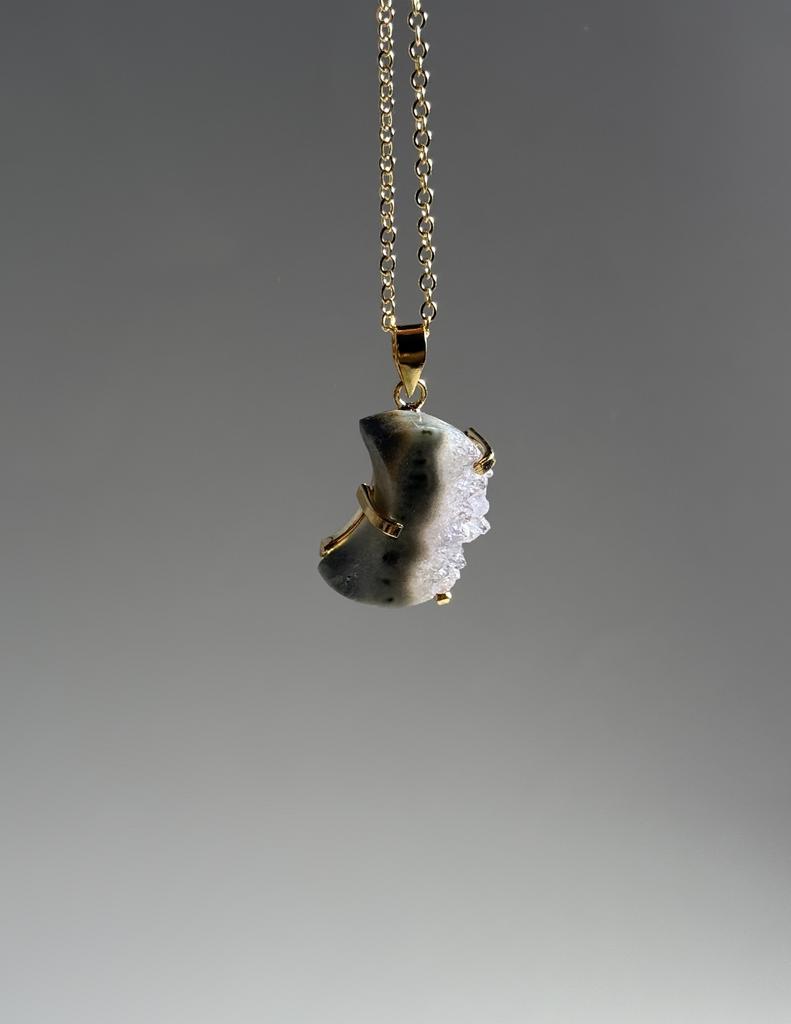 Подвеска со сталактитом аметиста в форме луны