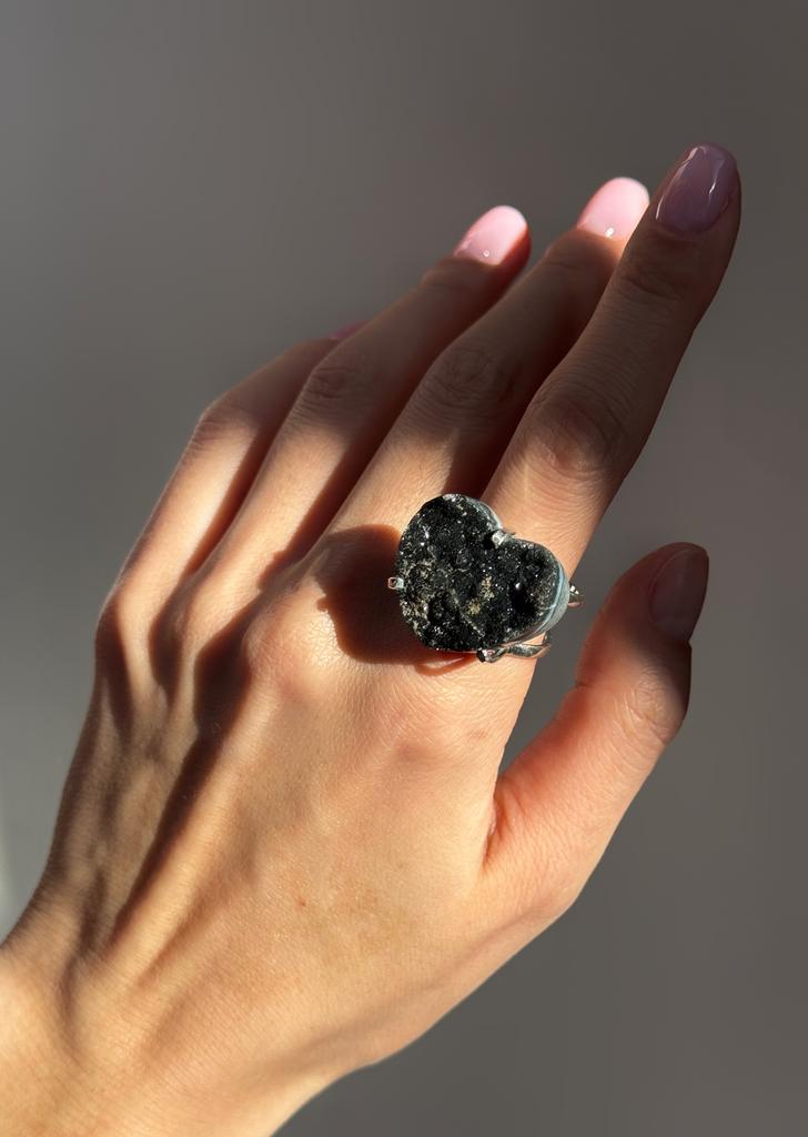 Кольцо с агатом в форме сердца