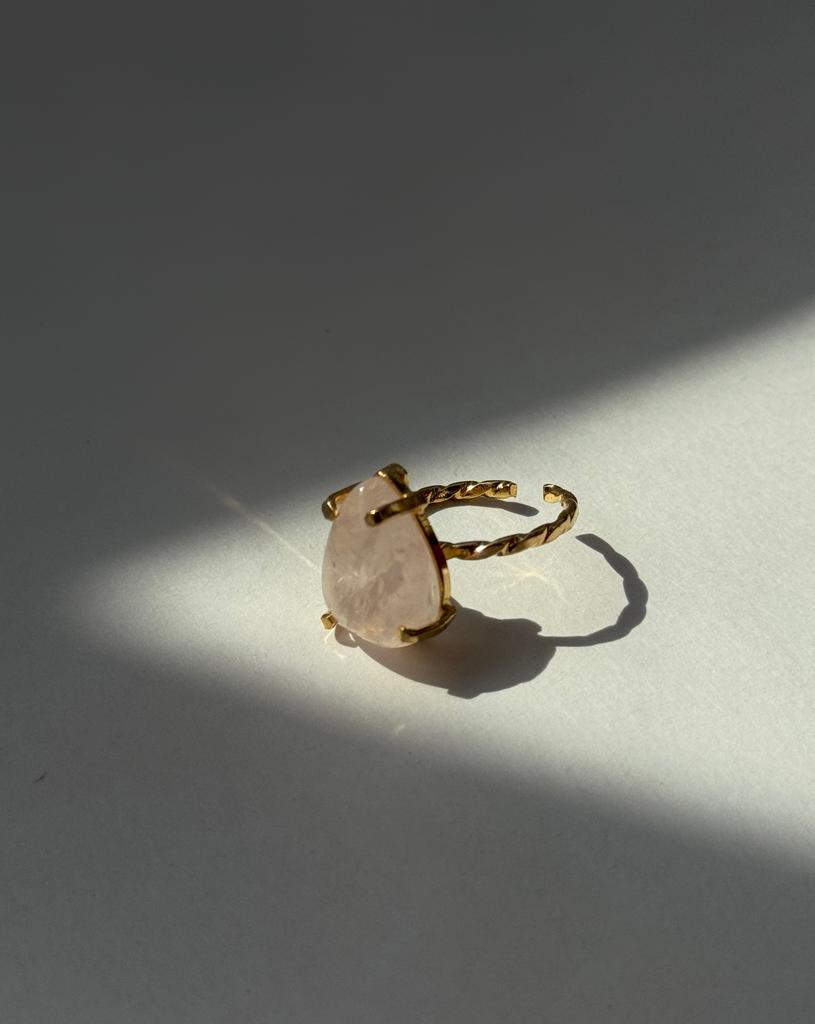 Кольцо с розовым кварцем