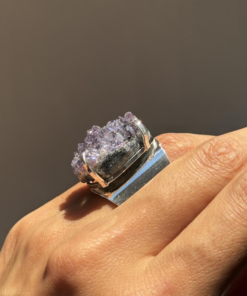 Кольцо кафф с металлизированной друзой аметиста