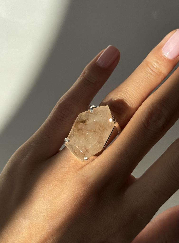 Кольцо с крупным шлифованным рутиловым кварцем 16,5 - 22 размер