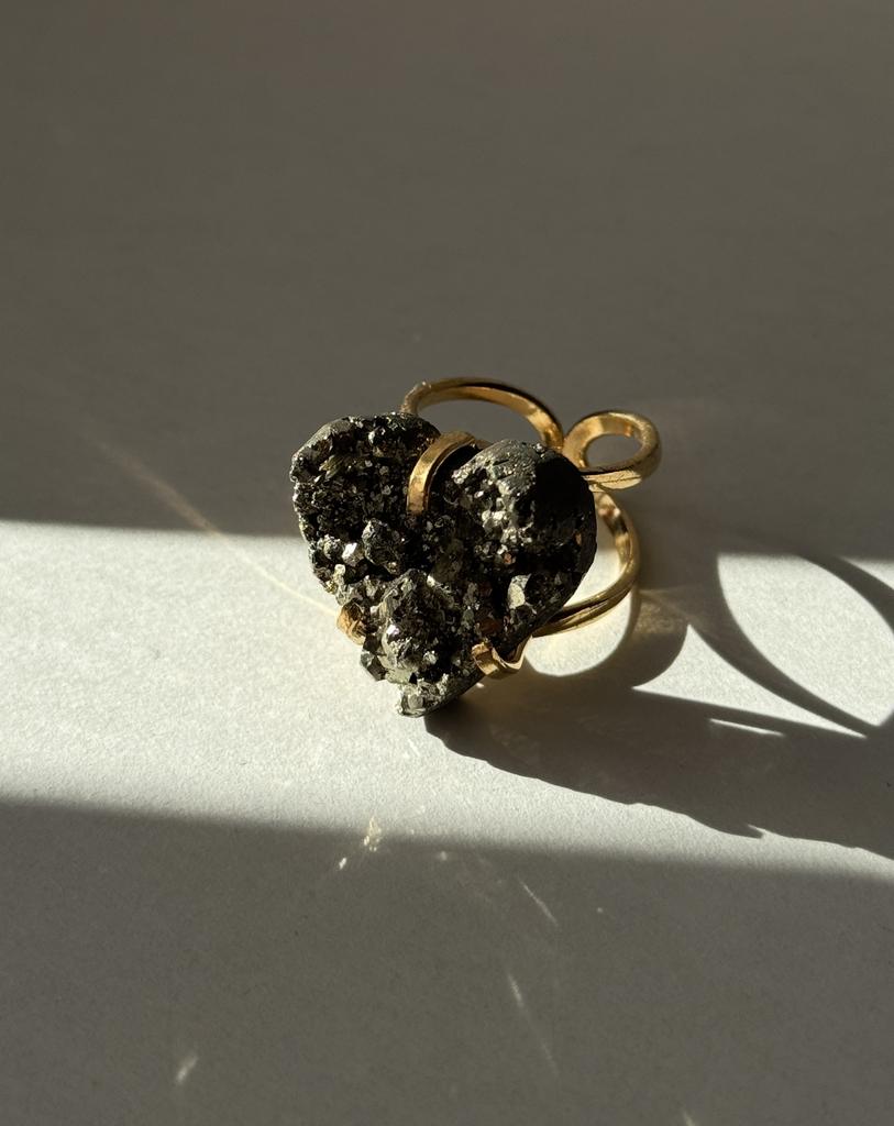 Кольцо  с пиритом в форме сердца