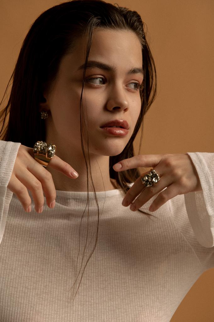 Кольцо кафф с пиритом в форме луны